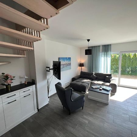 Doppelhaushaelfte Mit Terrasse Villa Elmenhorst/Lichtenhagen Buitenkant foto