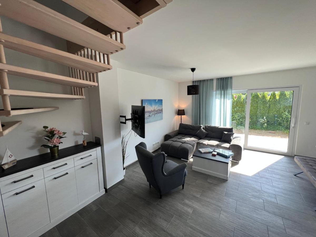 Doppelhaushaelfte Mit Terrasse Villa Elmenhorst/Lichtenhagen Buitenkant foto