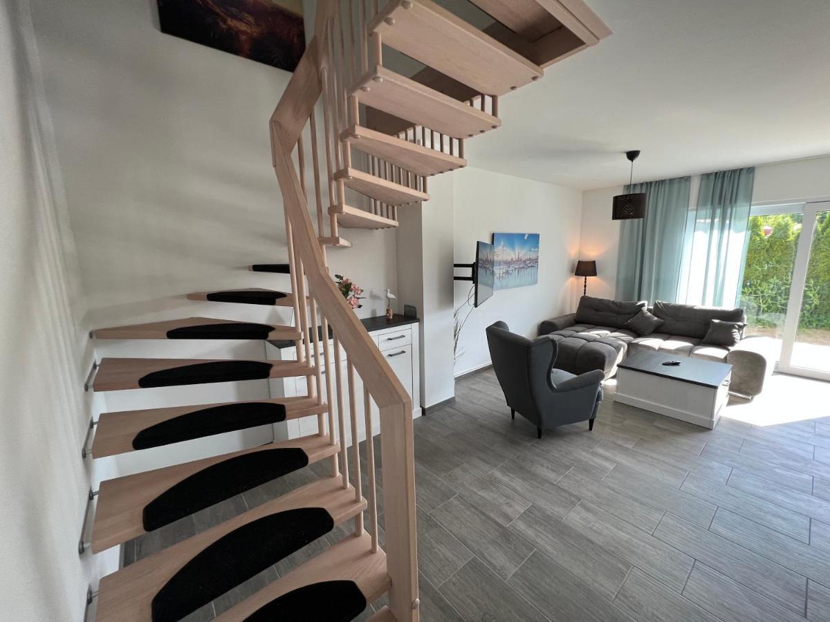 Doppelhaushaelfte Mit Terrasse Villa Elmenhorst/Lichtenhagen Buitenkant foto