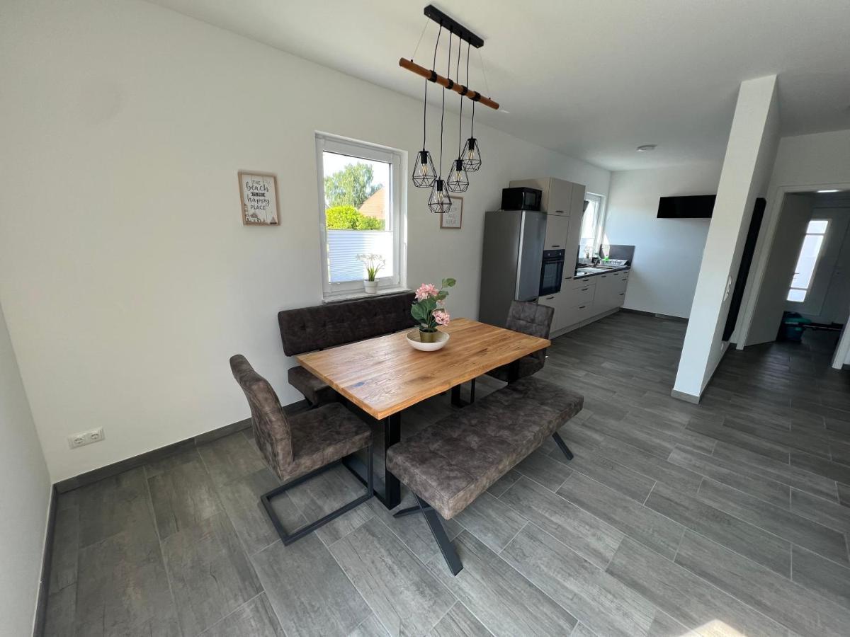 Doppelhaushaelfte Mit Terrasse Villa Elmenhorst/Lichtenhagen Buitenkant foto